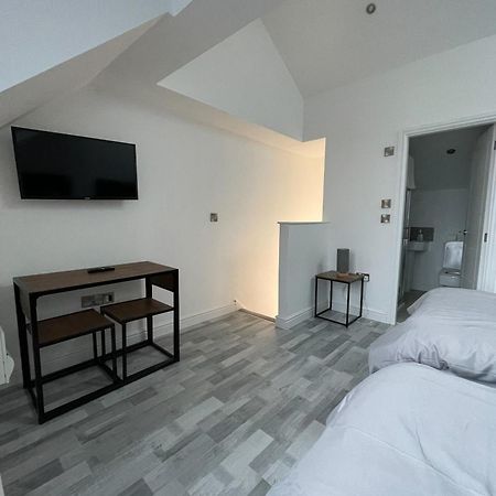 10Min To City - Free Parking - Private Studio - Contractor Friendly مانشستر المظهر الخارجي الصورة