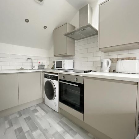 10Min To City - Free Parking - Private Studio - Contractor Friendly مانشستر المظهر الخارجي الصورة
