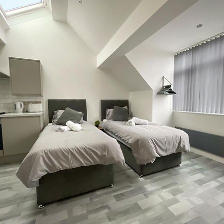 10Min To City - Free Parking - Private Studio - Contractor Friendly مانشستر المظهر الخارجي الصورة