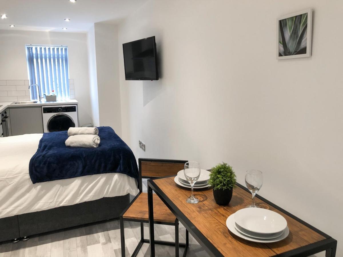 10Min To City - Free Parking - Private Studio - Contractor Friendly مانشستر المظهر الخارجي الصورة