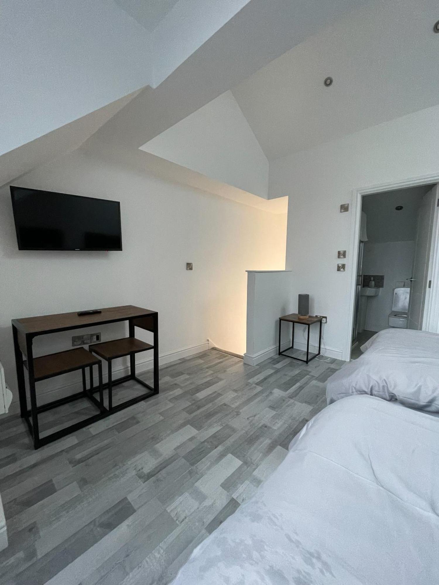 10Min To City - Free Parking - Private Studio - Contractor Friendly مانشستر المظهر الخارجي الصورة