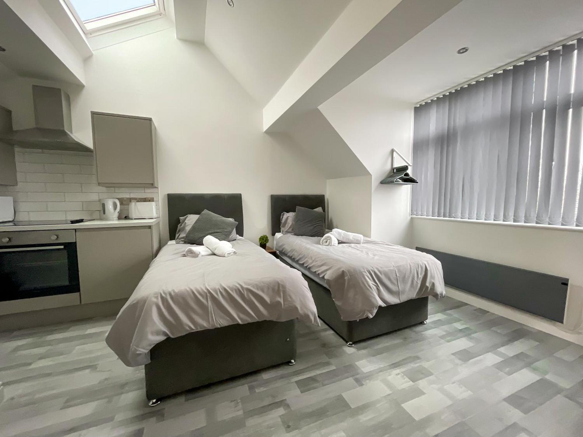 10Min To City - Free Parking - Private Studio - Contractor Friendly مانشستر المظهر الخارجي الصورة